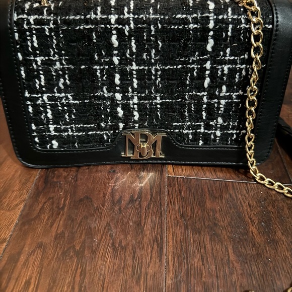 Badgley Mischka Vegan Leather  Black &White Crossbody, Gold Hardware NWT - Picture 3 of 9